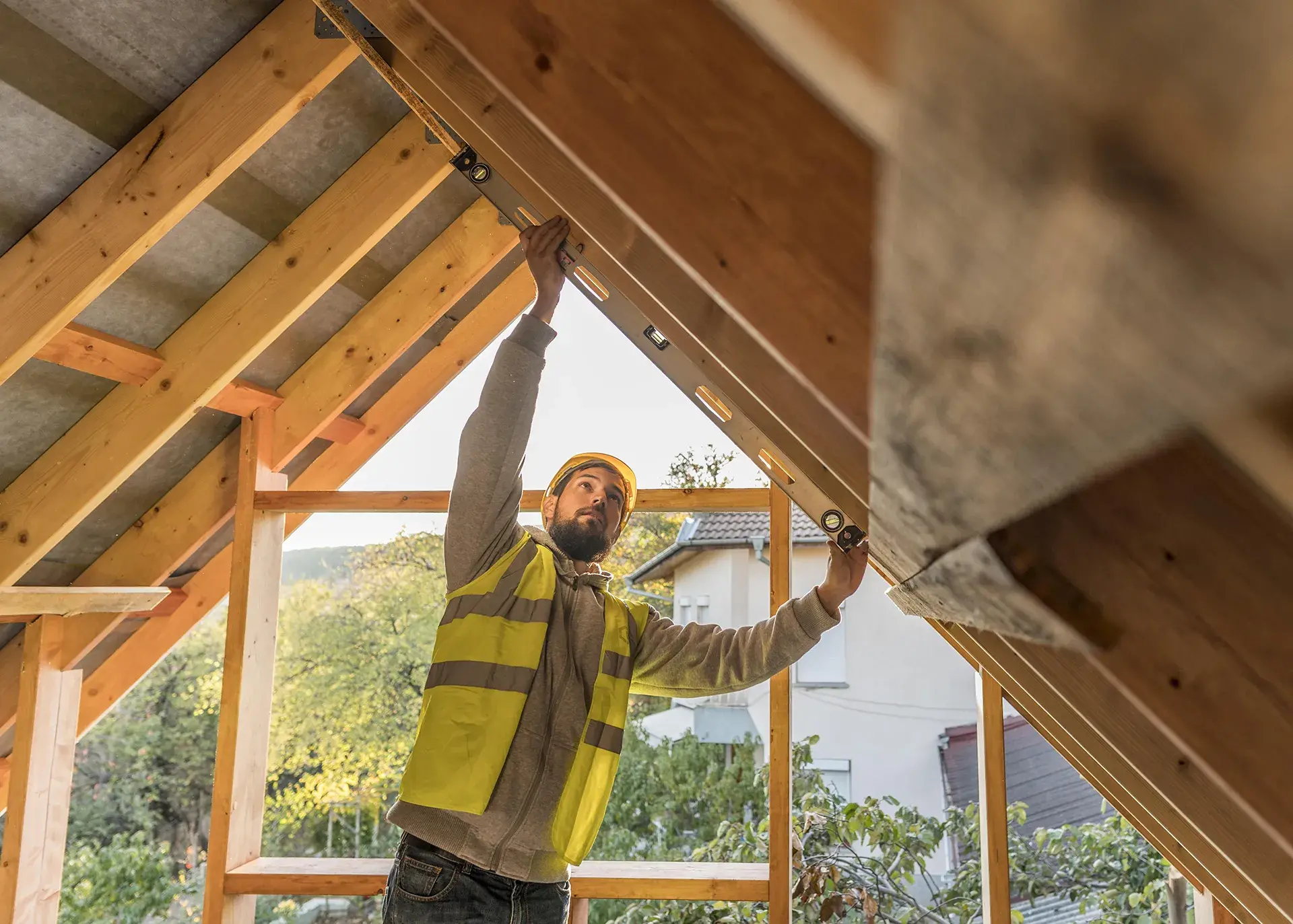 carpenter-man-working-on-roof AdobeStock_97790501